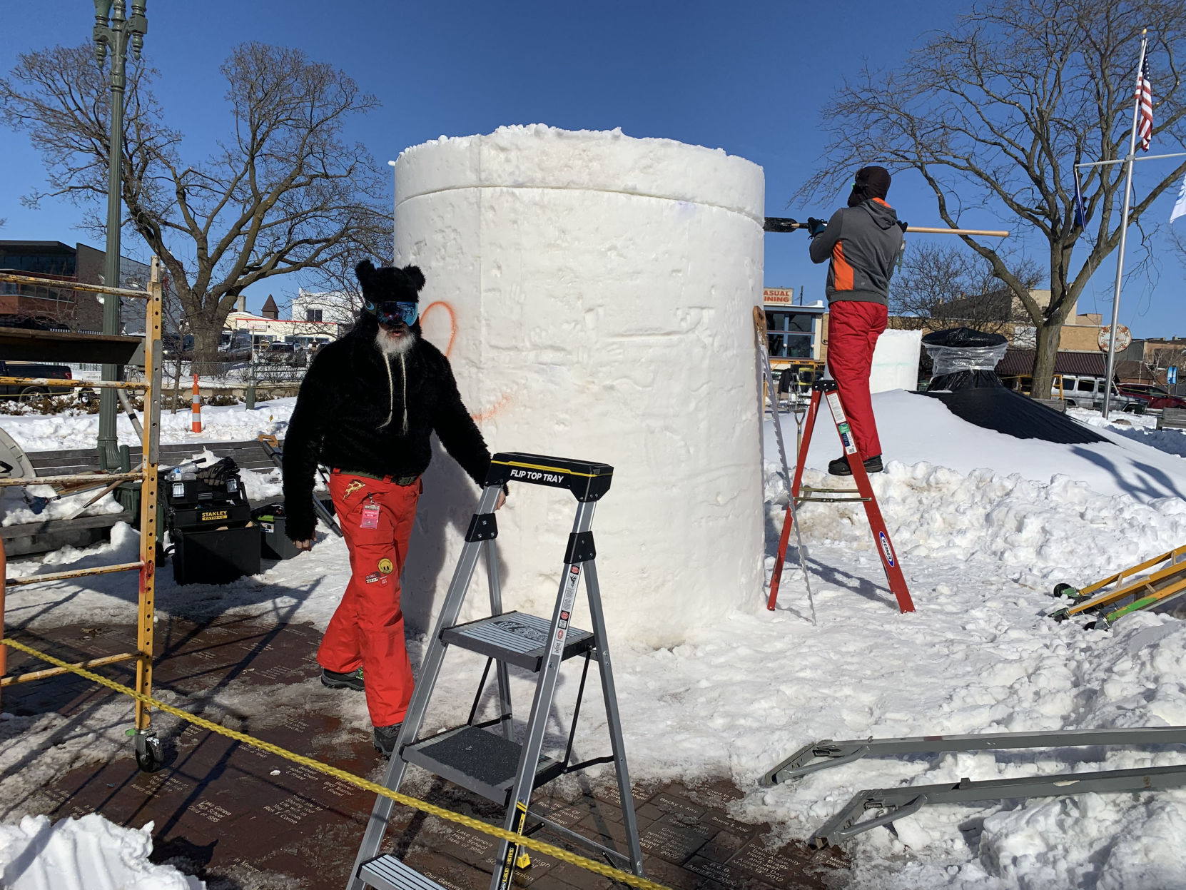 Dan "man bear" Berry and his Illinois teammates begin to work on their snow sculpture